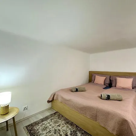Ati's - Downtown 2 Bedroom דירה *