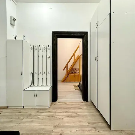 Ati's - Downtown 2 Bedroom