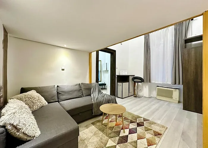 Ati's - Downtown 2 Bedroom