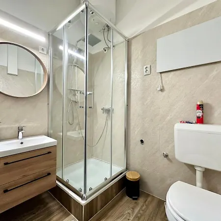 Ati's - Downtown 2 Bedroom Διαμέρισμα